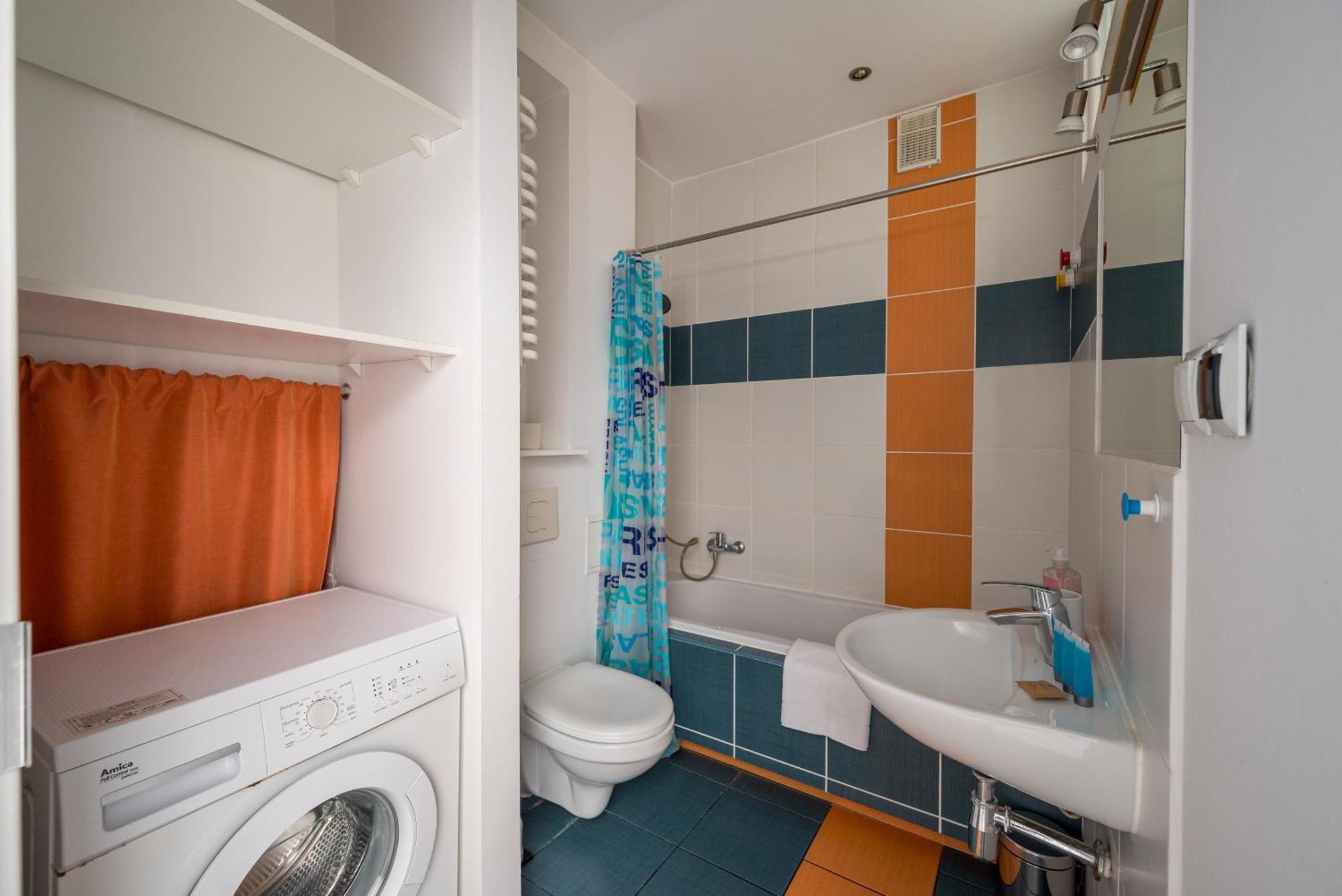 Kino Femina Pleasant Apartament *